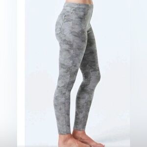 Spanx Jean-ish Ankle Leggings camo women’s M